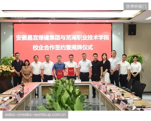 一旦俱乐部与某家大型技术供应商签订长期深度合作协议，其后续的技术选型自由度将大大受限，这种锁定效应无形中保护了供应商的技术惰性